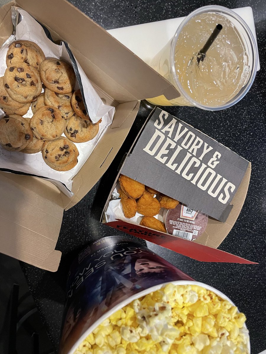 Ash_Stonks's tweet photo. Package secured for my Sunday double feature. 😎🍪🍿 

#AMC #AList $AMC #AMCNOTLEAVING https://t.co/lcWt8AVvqj