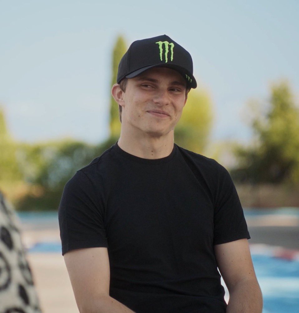 ele é o homem mais lindo do mundo! não tem como ficar com raiva dele