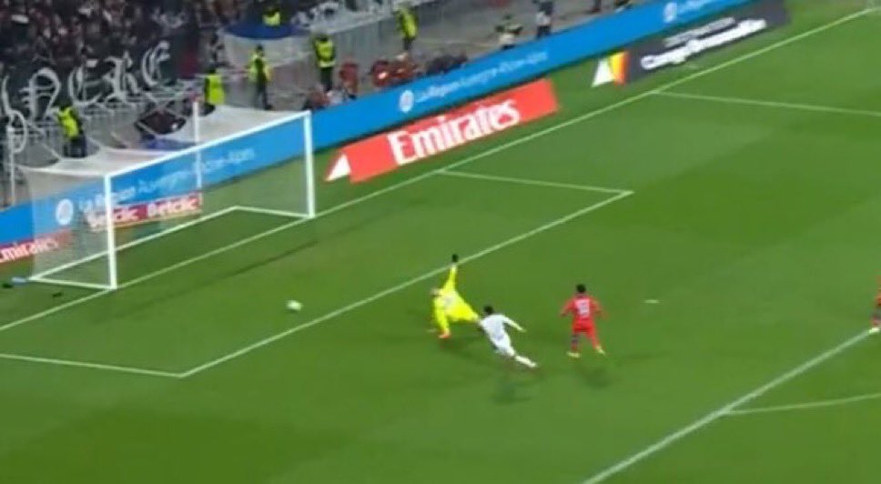 lucasColender's tweet image. Oui.

Day 17.

 #OLPSG