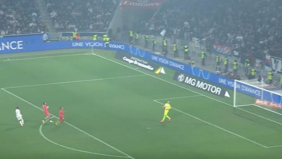 lucasColender's tweet image. Oui.

Day 17.

 #OLPSG