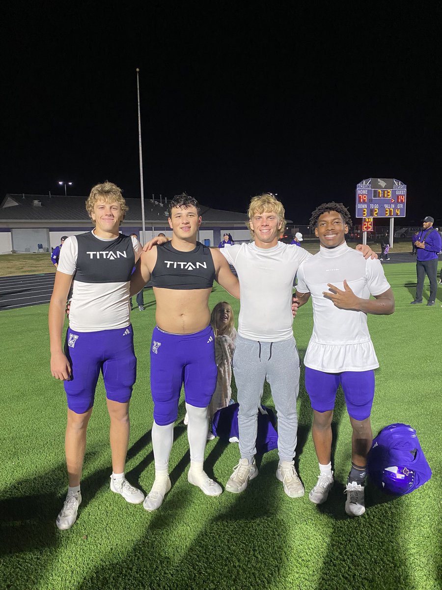 TristanNylander's tweet photo. @AnnaCoyotesFB finished 8-2 and now it’s #GoldBallSzn! 

#CU #ThisIsAnna #txhsfb 

@8_parr @Bp32733 @RoaenNylander @THE_ACE_TRAYLOR https://t.co/C1I6HtnVsc