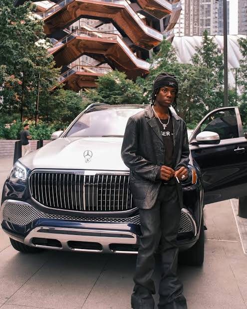 HeisRavers's tweet image. Ask me for money without using the word money 💸