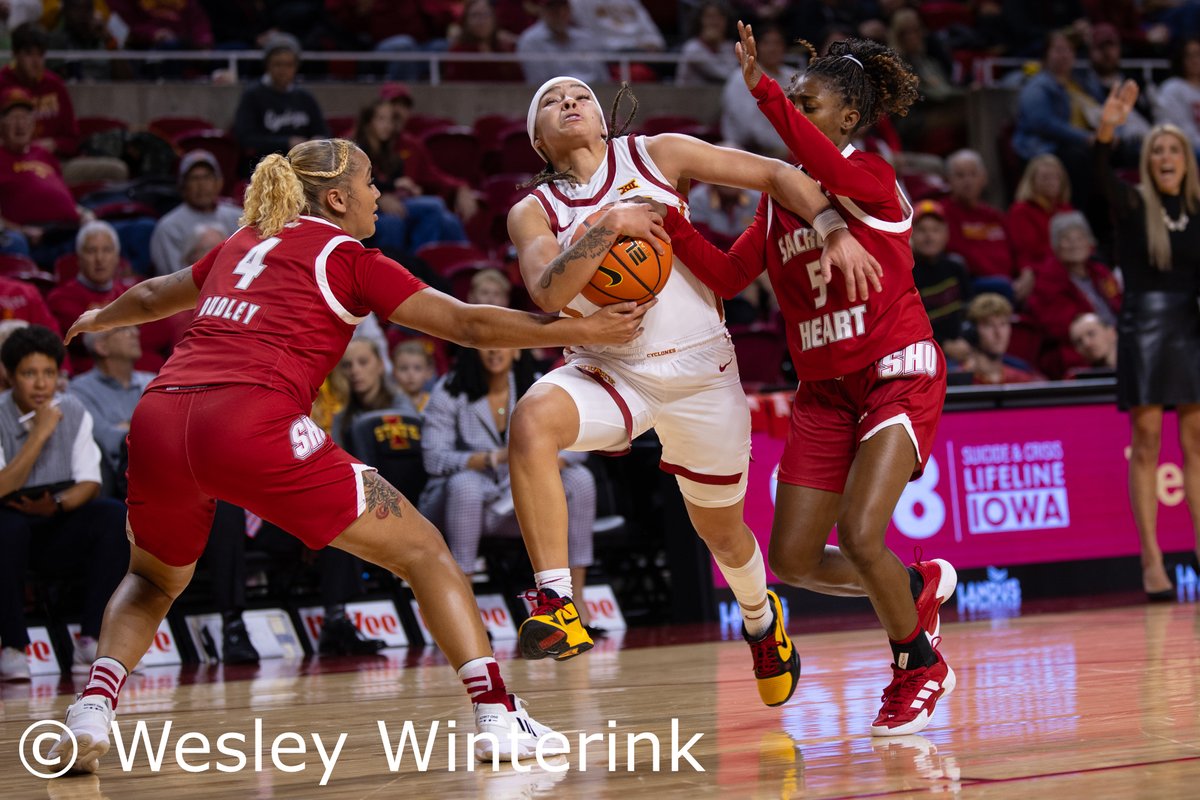 WesleyWinterink's tweet photo. Jada Williams, Arianna Jackson and Reese Beaty in action as Iowa State defeats Sacred Heart 99-34 at Hilton Coliseum in Ames, Iowa on 11/9/2025. https://t.co/gANFiwyVFl