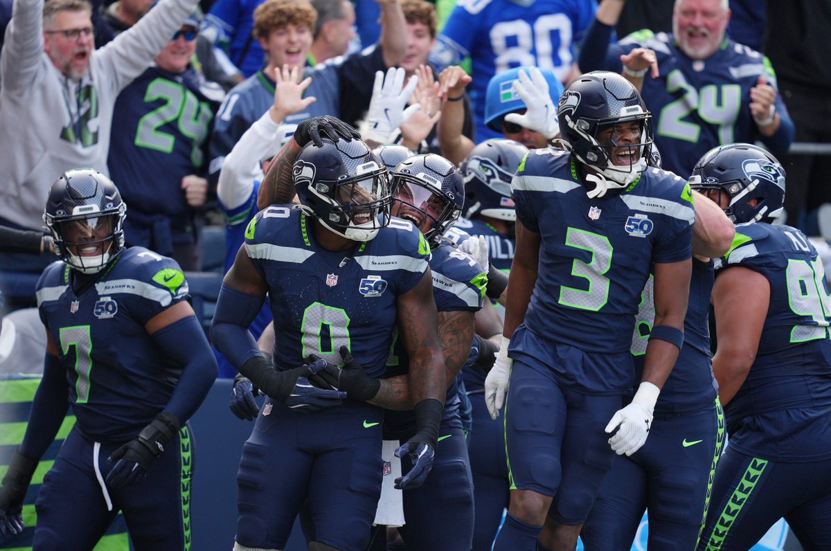 YahooFantasy's tweet photo. Seahawks D/ST will play the Titans in 2 weeks. https://t.co/9UKKzBPeSg