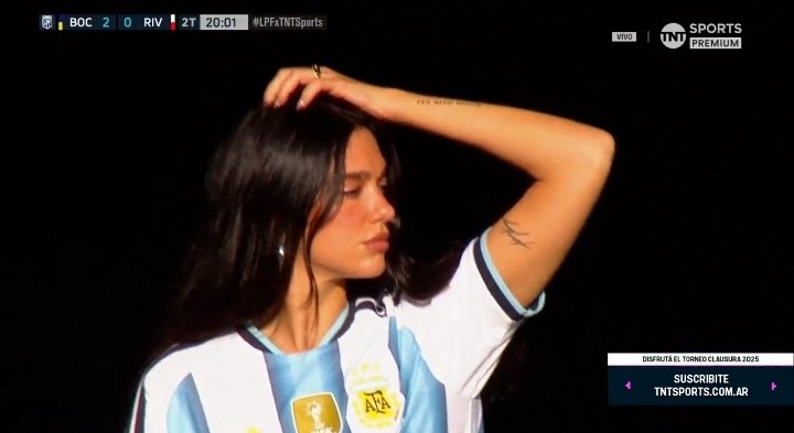 Si querés ganar un partido importante, llámala a Dua Lipa