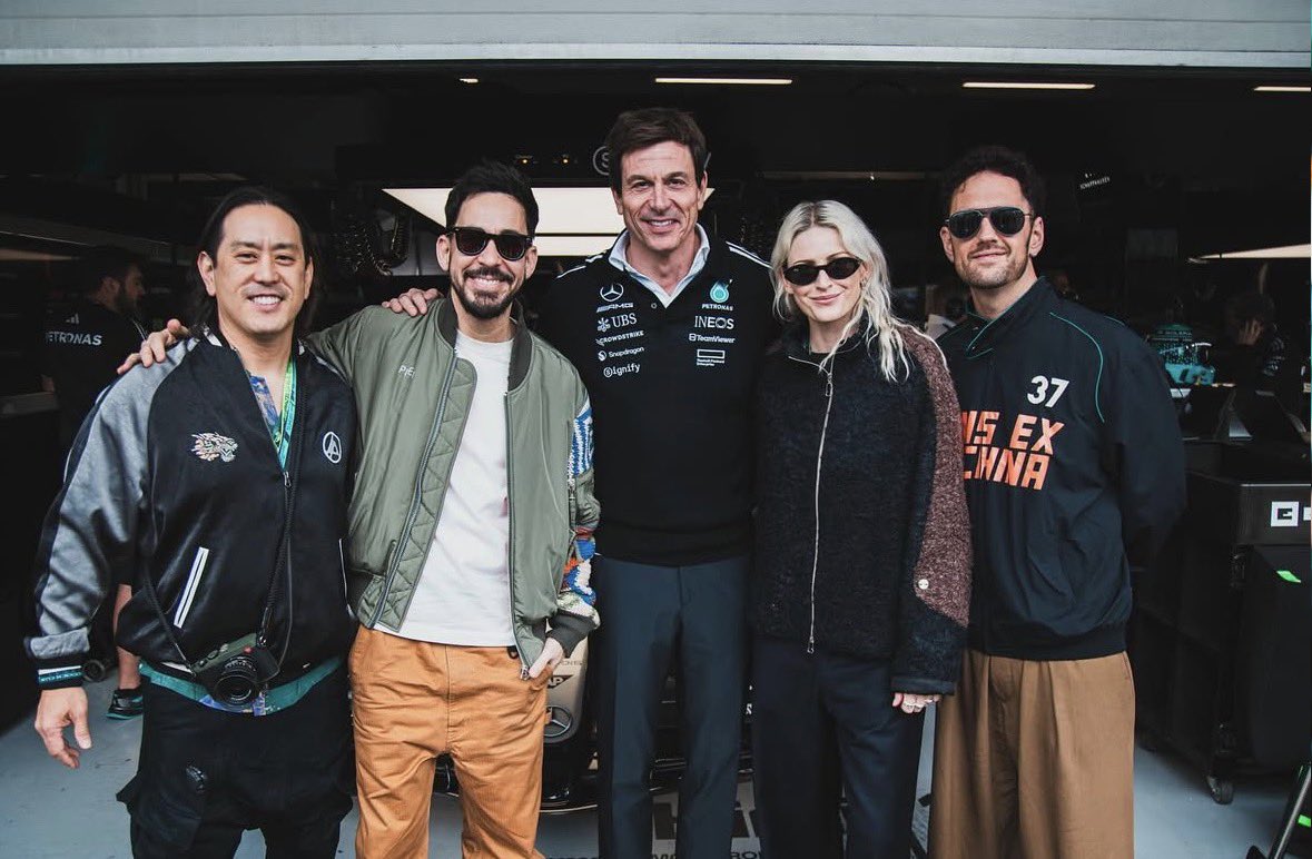 Surfdolphin2222's tweet photo. I love this crossover so much!! F1 x LP, can we have a repeat at Melbourne next year when their show there falls on the same weekend as the F1! https://t.co/0Qz8DBfT7K