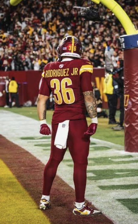 Commandersreal's tweet photo. We Love you 36!!!!
1st TD on the Board https://t.co/ukrv1tBrui