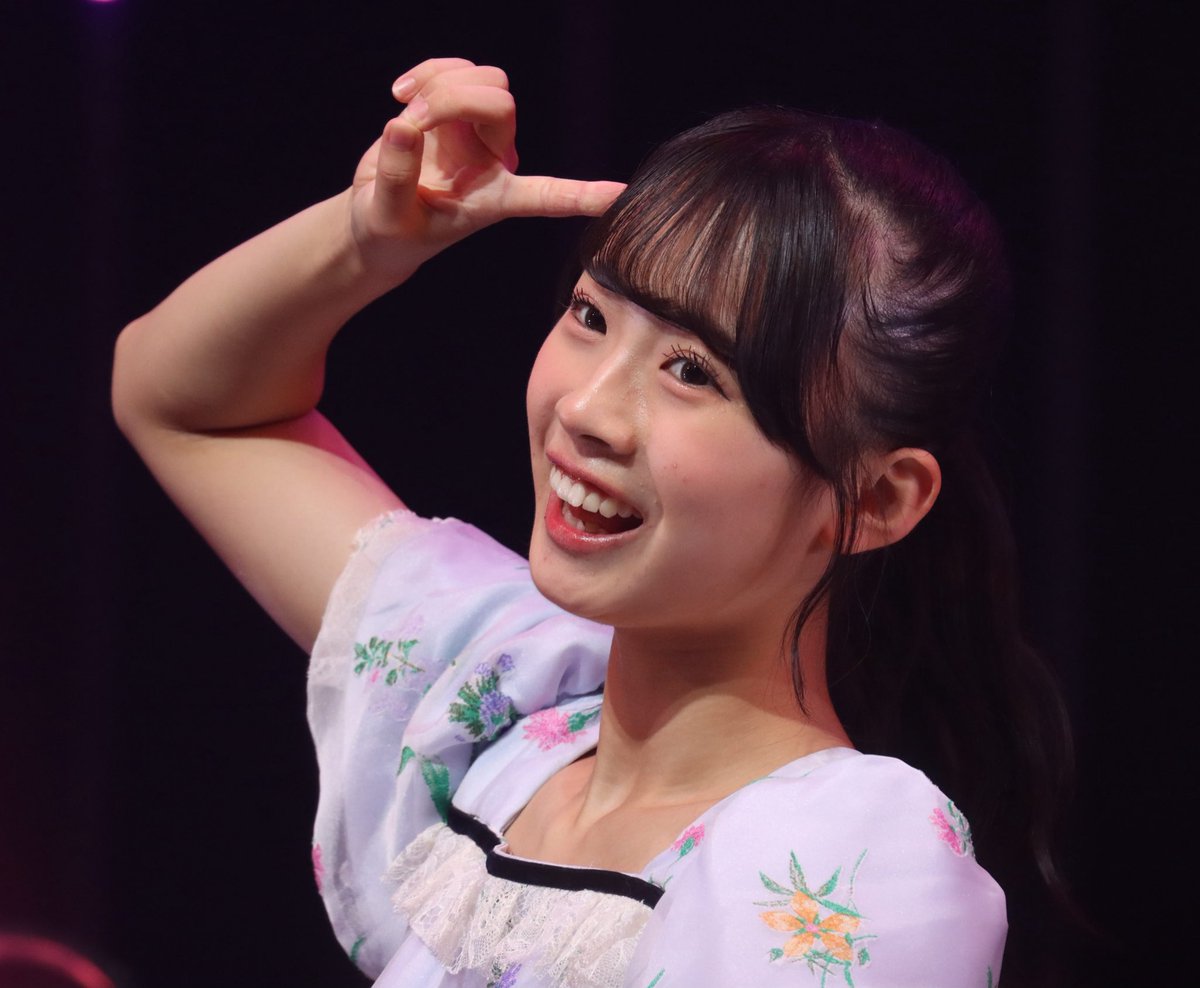 NMB48 チューストライク赤背景 坂本理紗 直筆 NMB48 チューストライク赤背景 坂本理紗 直筆