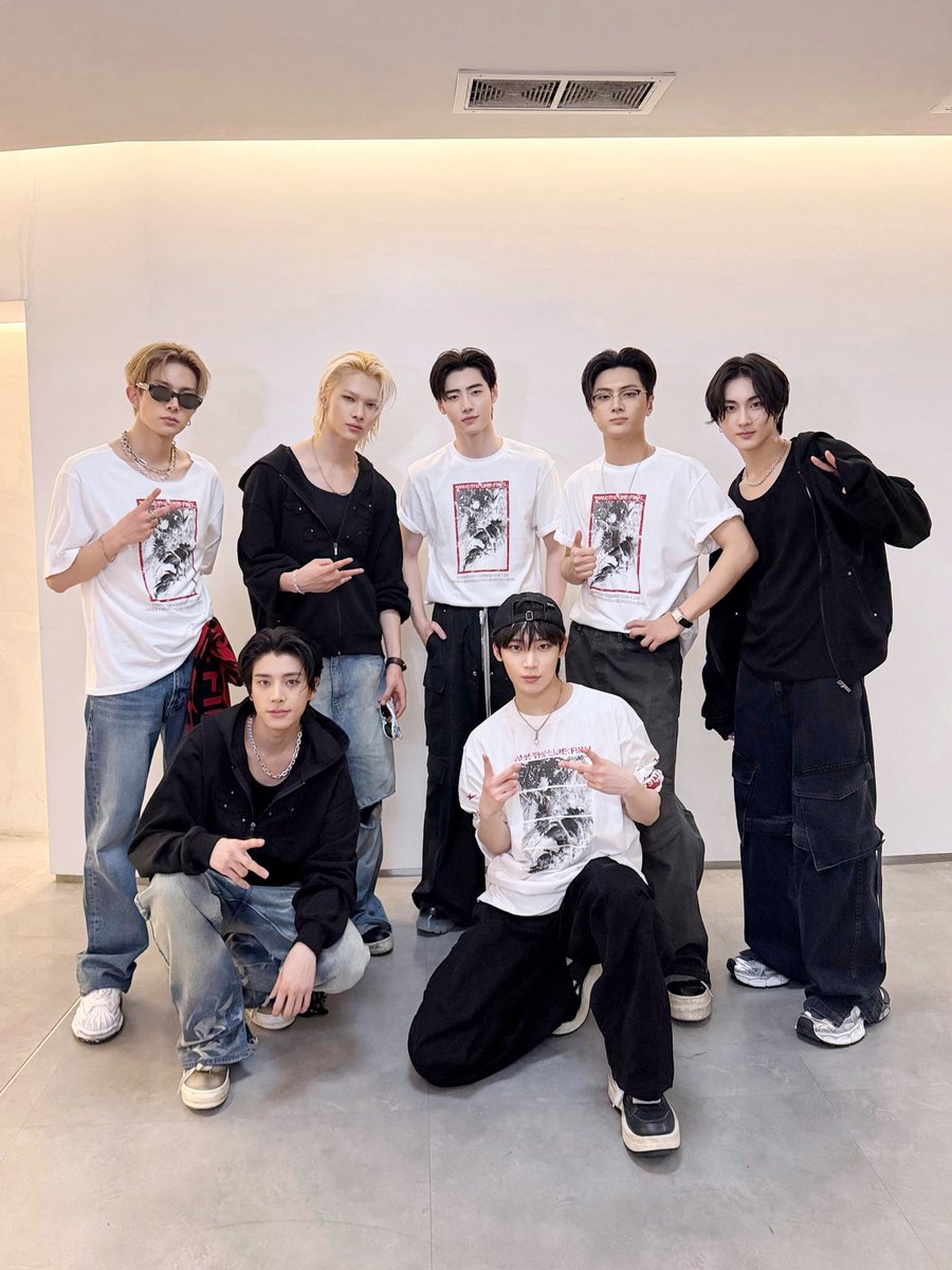 yousonia222's tweet photo. 今年が大賞を取れる最大のチャンスなんです‼️✨‼️
来年はどう考えても厳しいと🥲💧
本当にとても強い先輩方が帰還します❗️

投票にネガティブな方がいるのは分かってます
ですが今日だけでも1票入れて頂けないでしょうか？
お願い致します🙇‍♀️🙏

絶対に #ENHYPEN に✨♥️ #2025MAMAVOTE 🏆贈ろう🎁 https://t.co/ItTchqC3Sj
