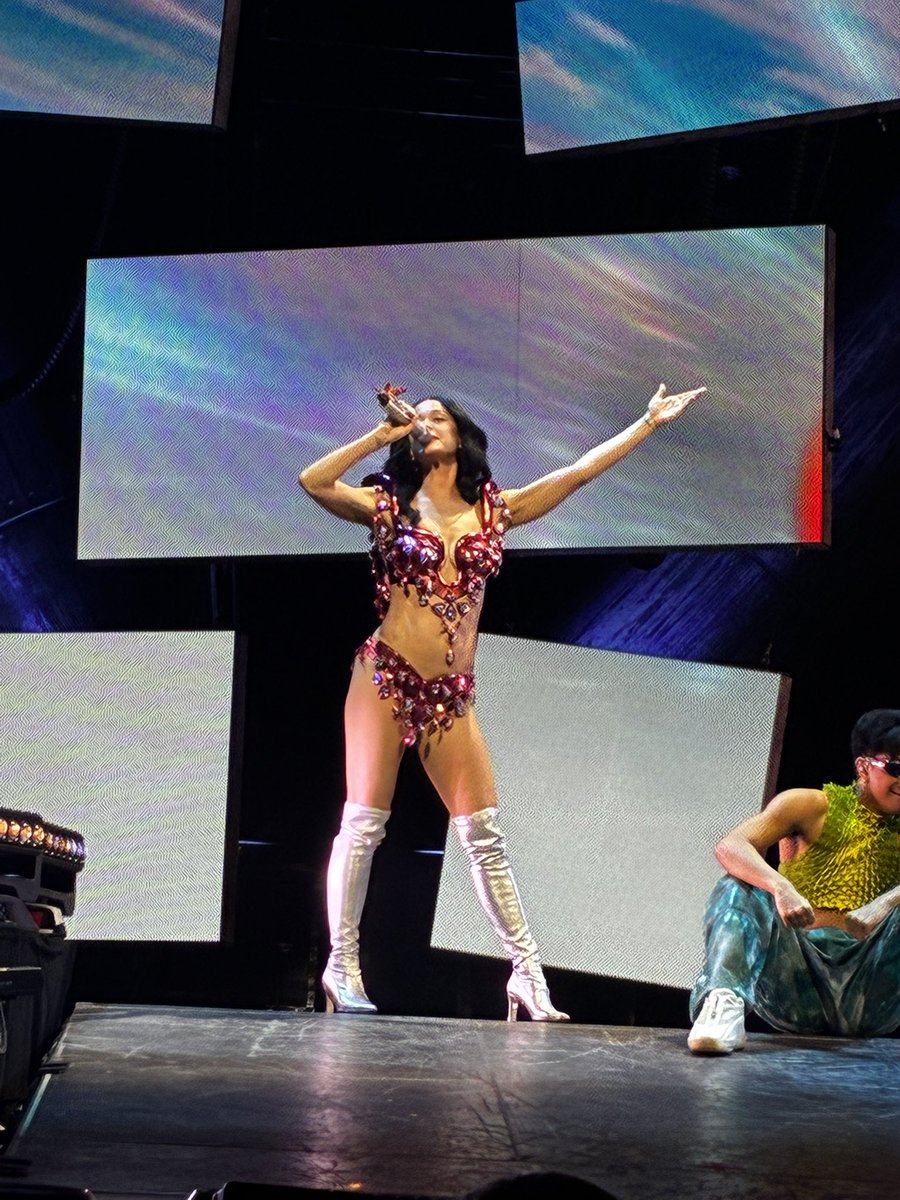 prismvisions's tweet photo. BEST NIGHT OF MY FVCKING LIFE https://t.co/qO4Zu8QmEr