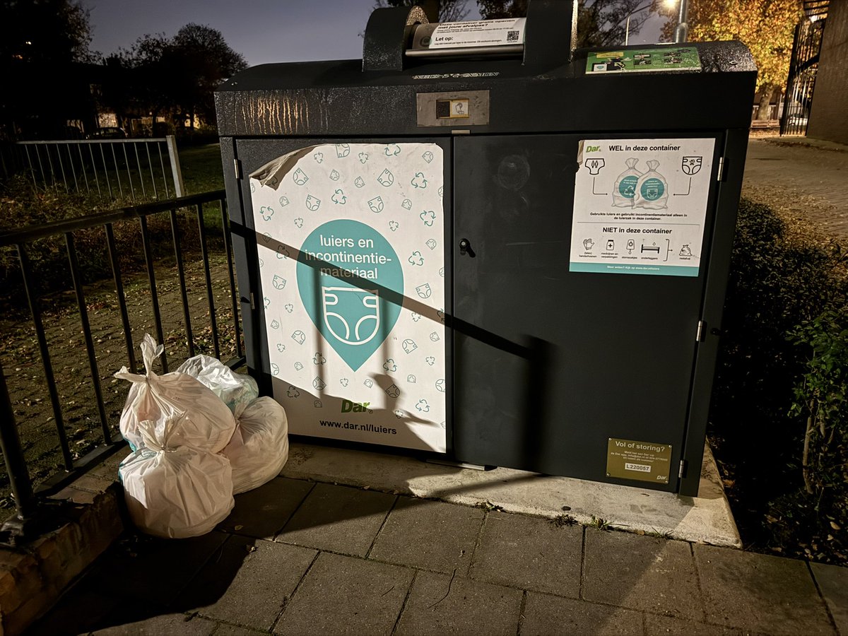 Opbrengst van een weekend. Conclusie: capaciteit van één container voor heel <a href="/Weurtdorp/">Weurt</a> is veel te weinig. Maandag leeghaaldag?
<a href="/gem_Beuningen/">Gemeente Beuningen</a> .
 <a href="/Dar_nv/">Dar nv</a>  <a href="/D66Beuningen/">D66 Beuningen</a> <a href="/BeuningenVvd/">VVD Beuningen</a> <a href="/BeuningenNenM/">Beuningen Nu en Morgen</a> <a href="/Daphne_Bergman/">Daphne Bergman</a> #Dar <a href="/DeGelderlander/">De Gelderlander</a> zie eerdere berichten, 
Allen tot snel #Weurt