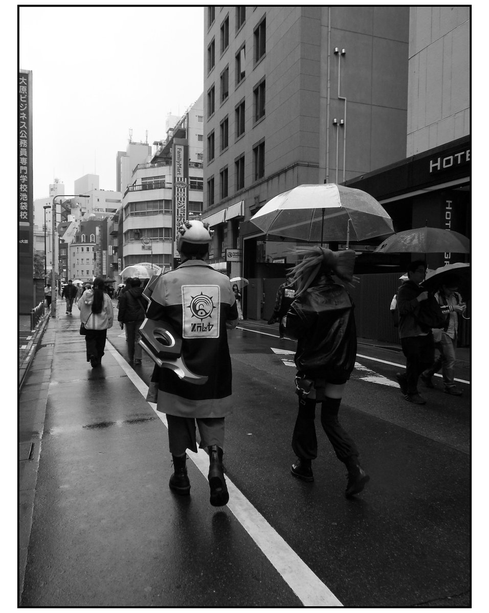 paco_mjp's tweet photo. 2025/10/25 #池袋 #ikebukuro #pentax #pentaxwg8 #street #streetsnap #streetphotography #road #roadside #roadsidephotography #monochrome #blackandwhite #blackandwhitephotography #bnw #bnwphotography #rain #rainscape #rainview #rainphotography #raingram #rain_gram #theworldisee https://t.co/wxTw1a6Zbb