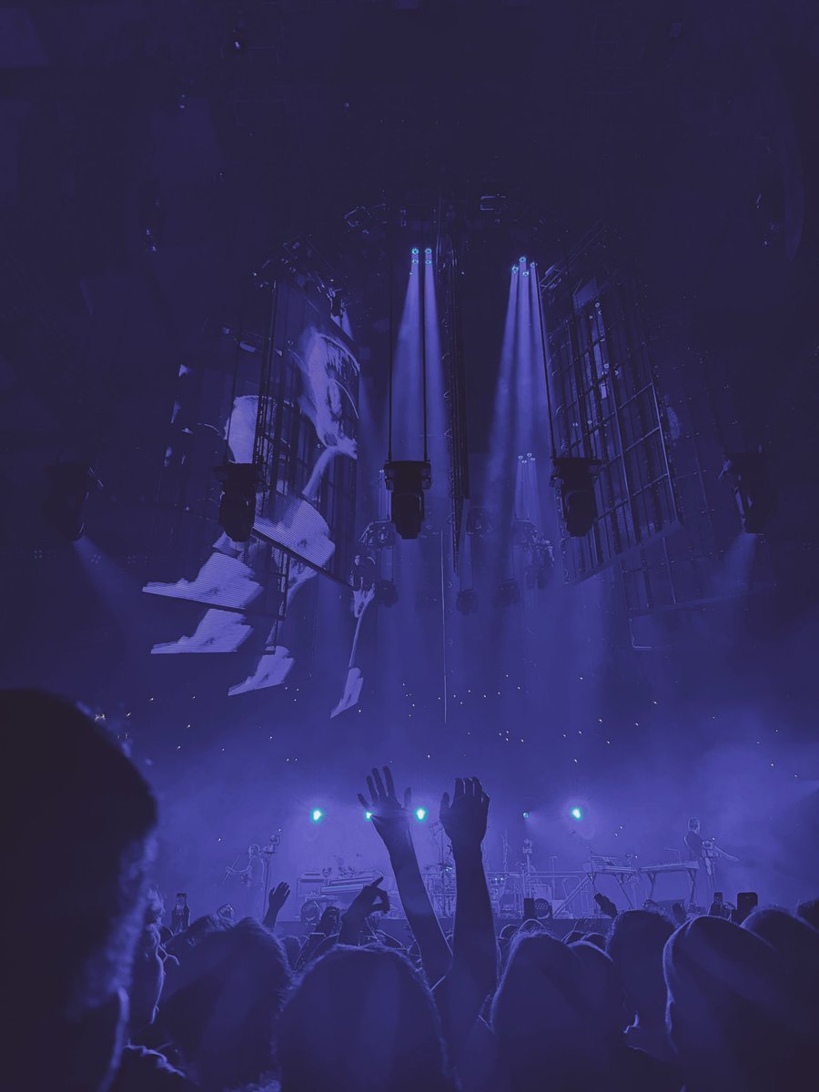 absolutbounty's tweet photo. Мама, я на #radiohead https://t.co/HflbRMJYcP