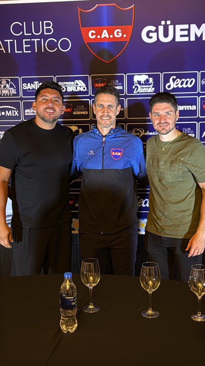 lucasm1819's tweet photo. Un paso más juntos. Éxitos Juan Vita querido y vamos por un gran 2026. 🙌 

• Agradecer @ClubAGuemes por la confianza y el recibimiento. 
No hubiese sido posible sin vos @ExeBenavidez 👏

#Fe #Trabajo #Humildad ⚽️#LoUnicoImposibleEsAquelloQueNoIntentas https://t.co/stRm34m4pU
