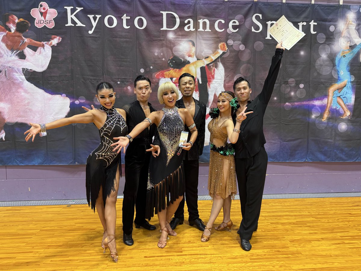 devinchi03's tweet photo. 良い一日。
2nd The Ultimate Challenge Cup
Latin Open 3位🥉
この表彰台に上がれた事を嬉しく思います！

当日の講習会も学びあり笑いあり、サプライズありで充実した時間でした☘️

改めて応援ありがとうございました✨ https://t.co/AD7ijKtlTz