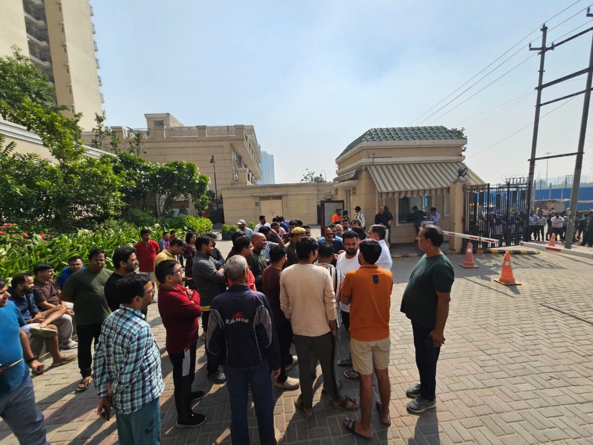 बिल्डर बड़ा हो या छोटा जनता को परेशान सबने किया, ग्रेटर नोएडा वेस्ट में सबसे महंगे बिल्डर माने जाने वाले बिल्डर सोसाइटी ATS Happy Trails में निवासियों ने सुविधाओं की कमी को लेकर किया प्रदर्शन <a href="/OfficialGNIDA/">Greater Noida Industrial Development Authority</a> <a href="/UPRERAofficial/">Uttar Pradesh Real Estate Regulatory Authority</a> <a href="/annukhan78/">Annu Khan अन्नू खान انو خان</a> <a href="/dmgbnagar/">DM NOIDA Gautam Buddha Nagar</a> <a href="/MedhaRoopam/">Medha Roopam</a> <a href="/myogiadityanath/">Yogi Adityanath</a>