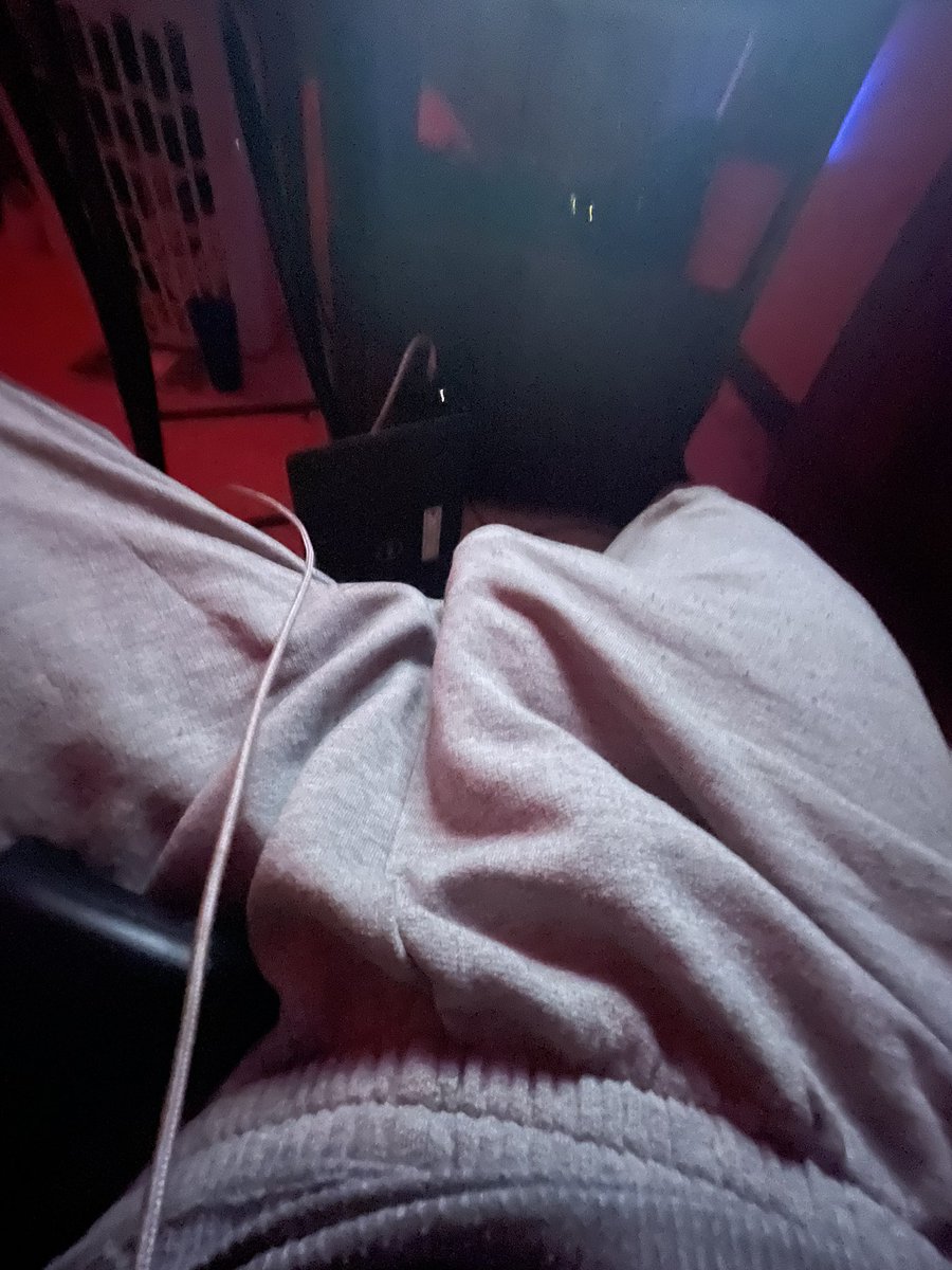 holookshetook's tweet photo. Like yo i walk round w ts😂
#bbc https://t.co/xiGiqQ5kdW