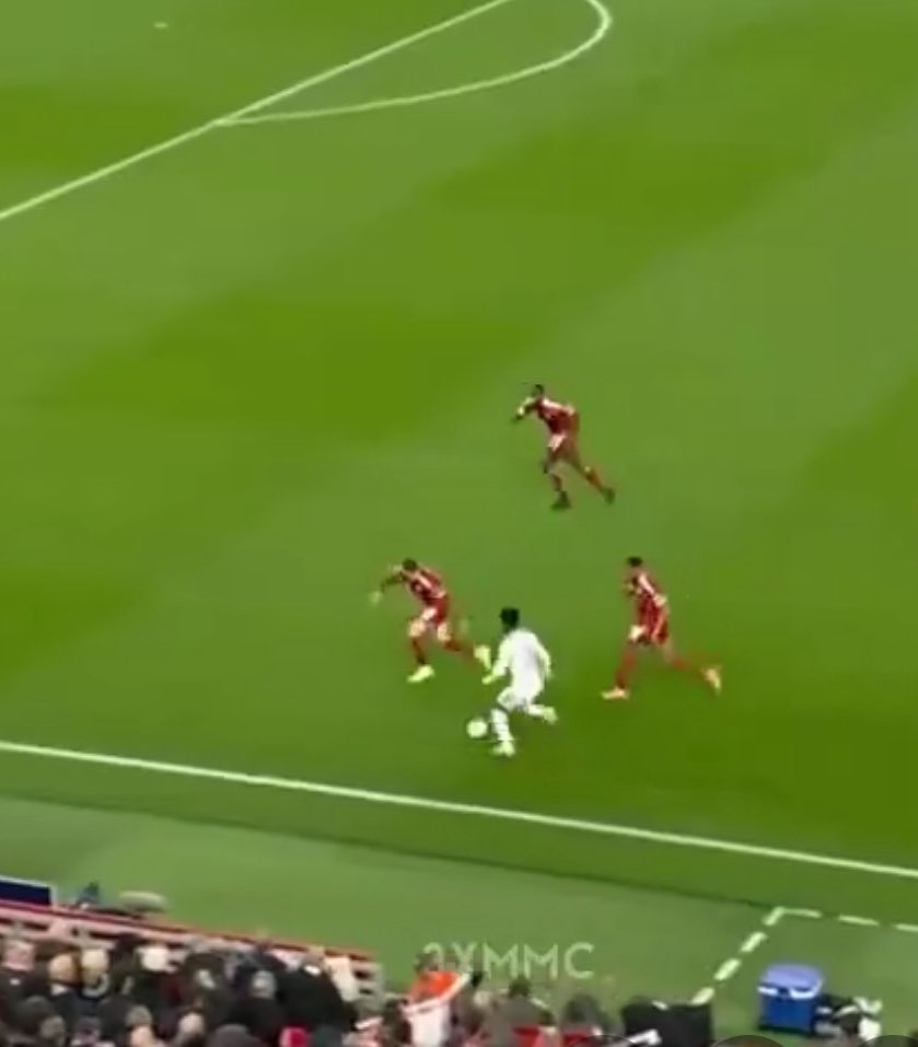 eex1v's tweet image. ليه ؟