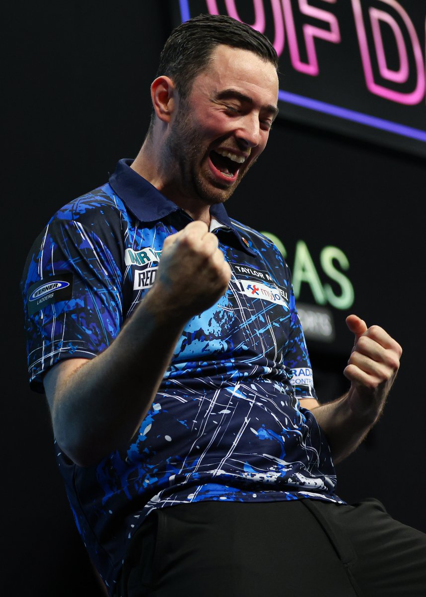 9️⃣DART HUMPHRIES SINKS SMITH IN WOLVERHAMPTON!

Luke Humphries has sensationally sealed a 5-3 win against Michael Smith at the Grand Slam of darts, with a nine-darter confirming his win in Wolverhampton!

A 144 finish to pin the perfect leg banked 'Cool Hand' the two points, and