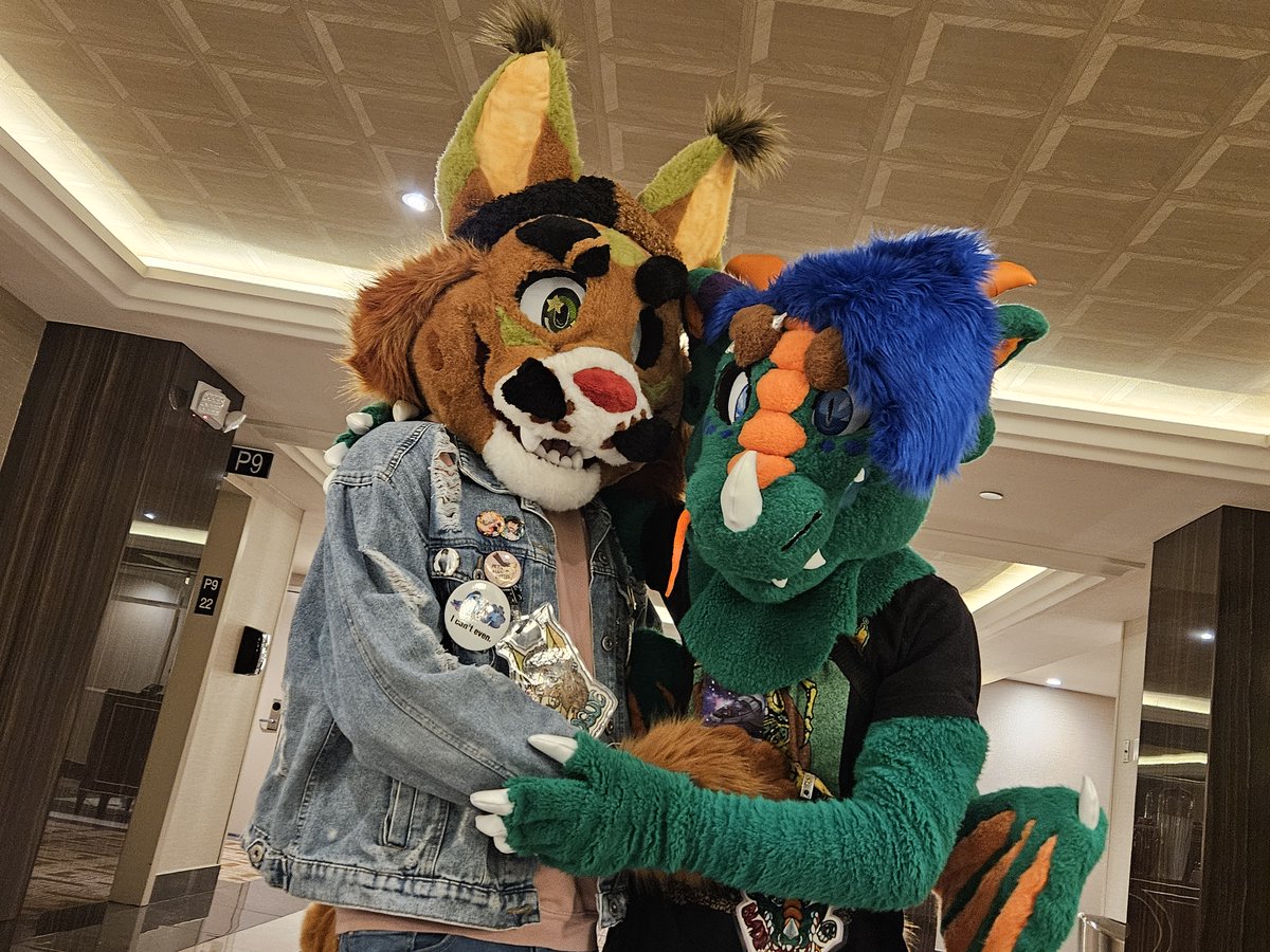 demolition_d1no's tweet photo. A cat and his derg <3 @fuzzznub 
#fursuitmaker #fursuitmaking #fursuit #fursuiting https://t.co/w0ePMo1FXB
