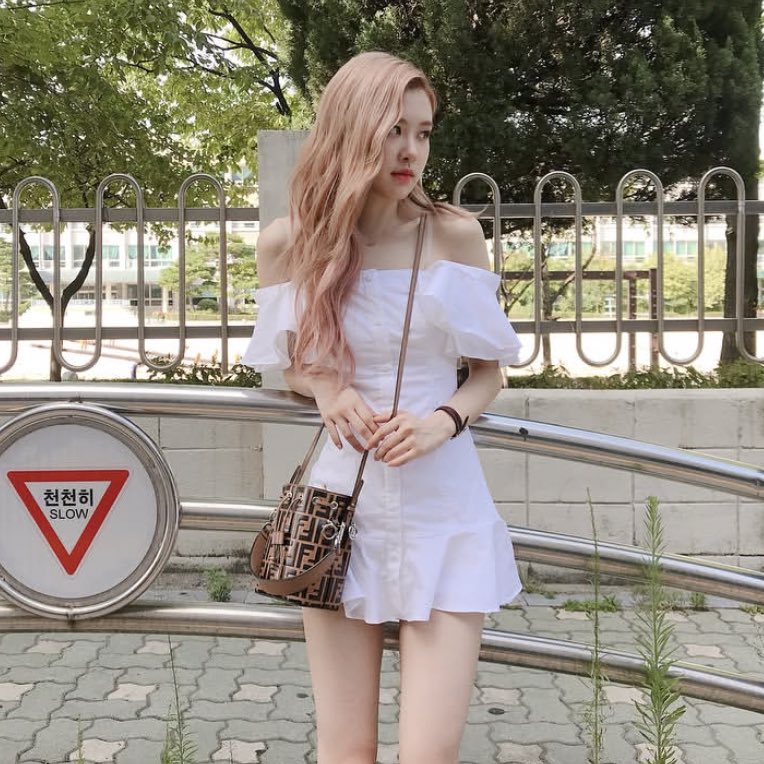 fizchery's tweet image. #confessing this my fav hair color on rose ever probably