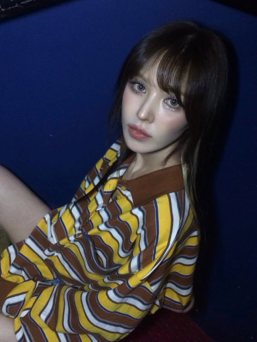 this wendy look and pose makes me insane always 🫠