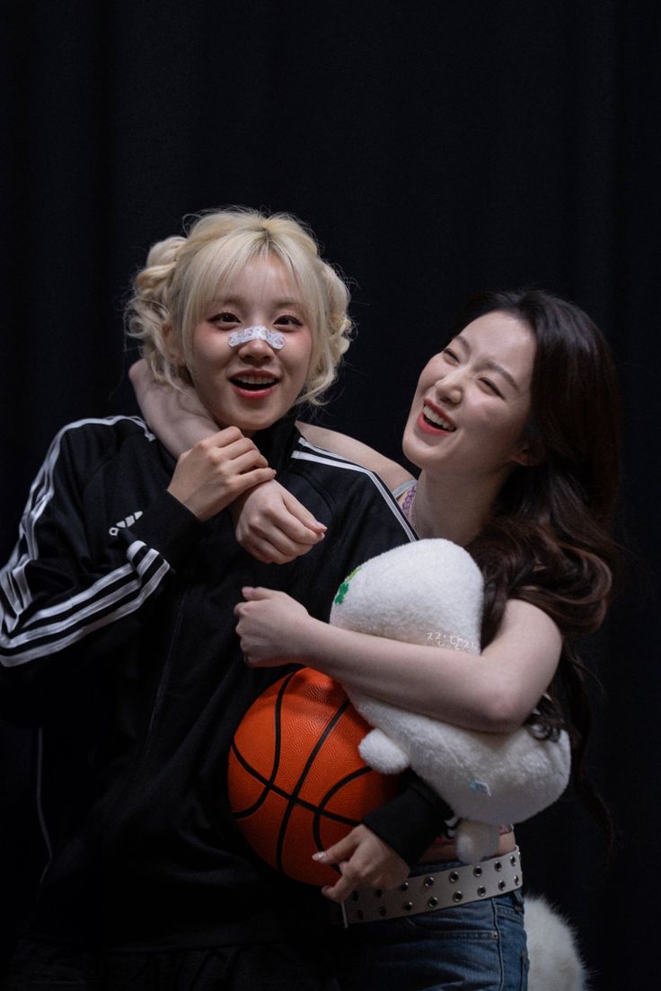 yehmazing's tweet image. Last day of voting, final.final boost

Which is your favorite Shuhua x i-dle duo? 

Reply with 1 or 2 or 3 or 4 AND repost

I vote #idle for #2025MAMAVOTE