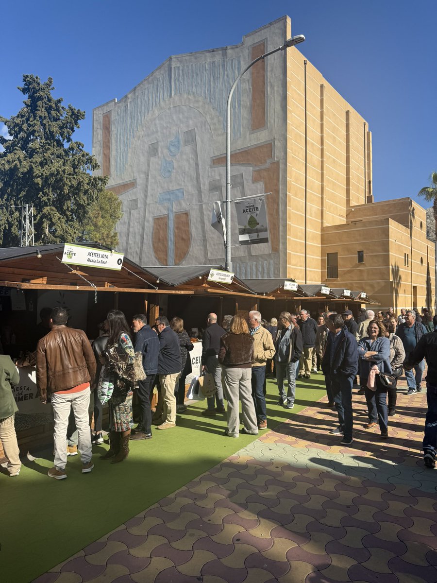 LabTello's tweet photo. Este fin de semana hemos estado en la Fiesta del Primer Aceite de Jaén, que se ha celebrado en Martos 📍

En ella hemos podido degustar más del 100 aceites, sin duda un punto de encuentro que cada año es muy esperado por todos👏🏻 https://t.co/enSj7v2DGI