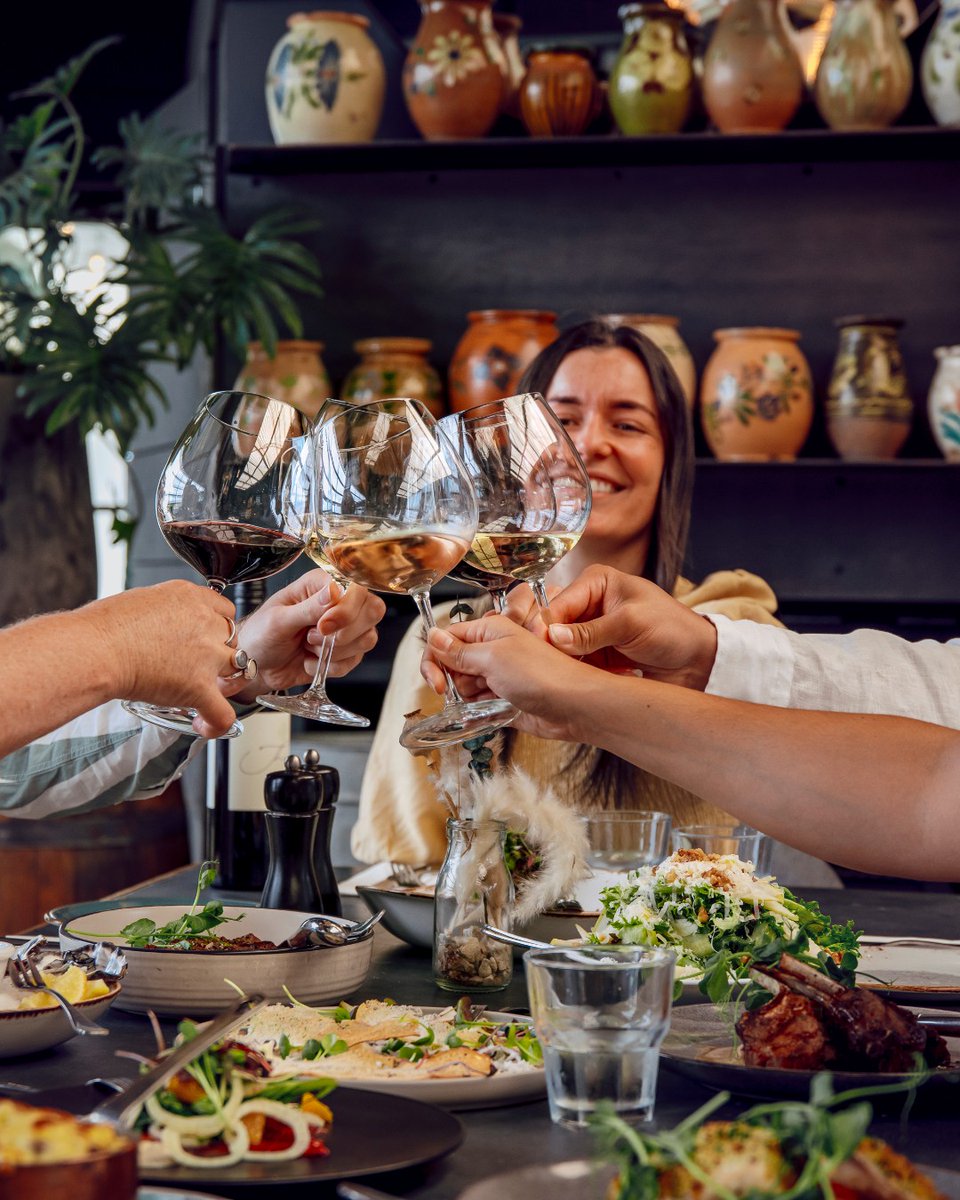 nzwine's tweet image. A toast to New Zealand’s chefs, winemakers, and growers, and to the MICHELIN Guide for recognising our shared pursuit of excellence. Welcome to Aotearoa, MICHELIN — we’re proud to share our table, our terroir, and our hospitality with the world.

#nzwine #MICHELINGuide
