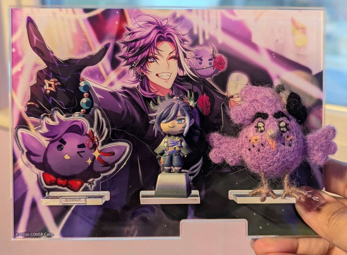 Got my <a href="/HyperX/">HyperX</a> x Banzoin Hakka collab merch and it's SOOOO cool!!! The details are so clean!! Now I have a tiny Hakka to hang out with my tiny hakkitosona by <a href="/rabbitdr4gon/">Sara (r4bbit) ❤️ (build final stage Real)</a> !!! I also want to point out the customer service was really lovely! <3 #OSHIHAKKATSU #Hakkitos