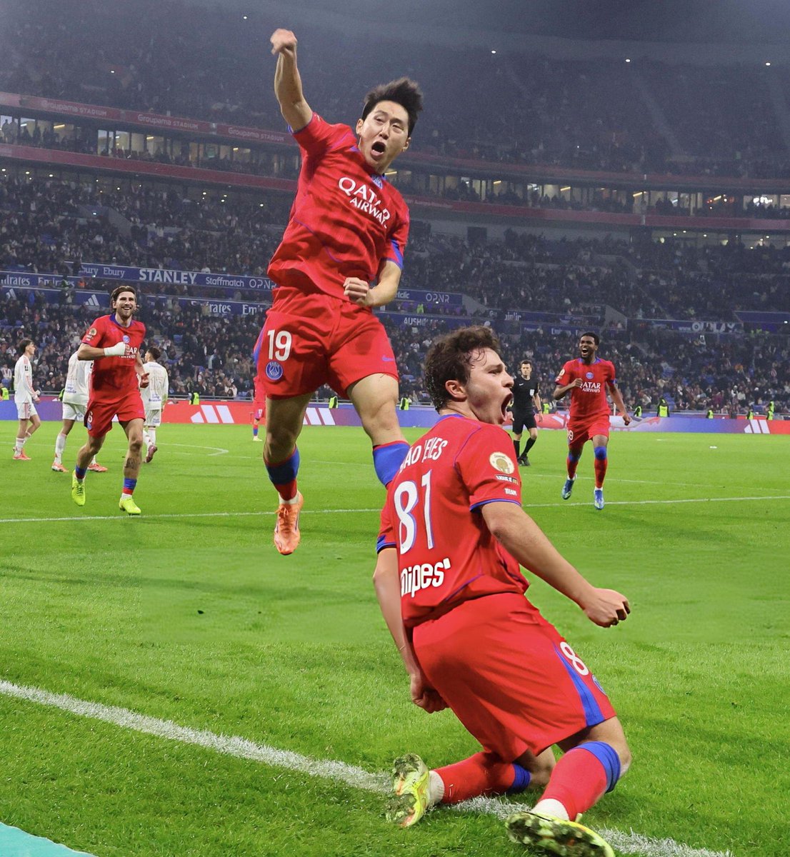 Lee Kangoat tweet media