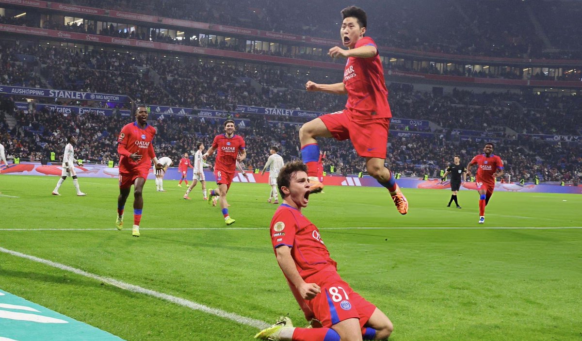 Lee Kangoat tweet media