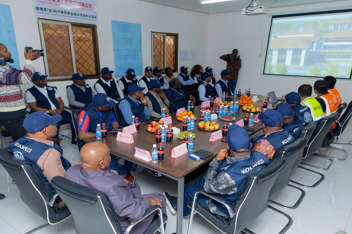 Visite, vendredi 7 novembre, du chantier du futur plus grand centre de formation d’Afrique centrale. Fier de contribuer à ce projet stratégique pour la formation et l’employabilité des jeunes. Aux côtés du Ministre de l’Emploi à Kolwezi, nous avons suivi l’avancement de ce centre