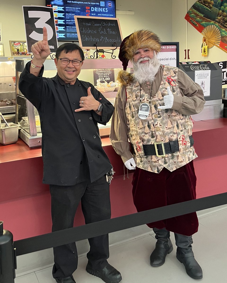 BenBowers33's tweet image. From TK Sam (@TKOriental):

Santa Claus 🎅 is in CLA y’all. Big Victory for great coach Lamont Paris and Unstoppable Sandstorm Warriors especially Mr Meechie Johnson. 

@GamecockMBB @MeechieJohnson0 @CoachLParis @santaclauses