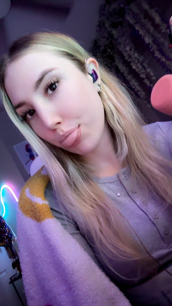 livelaughlove

twitch.tv/ily_blush