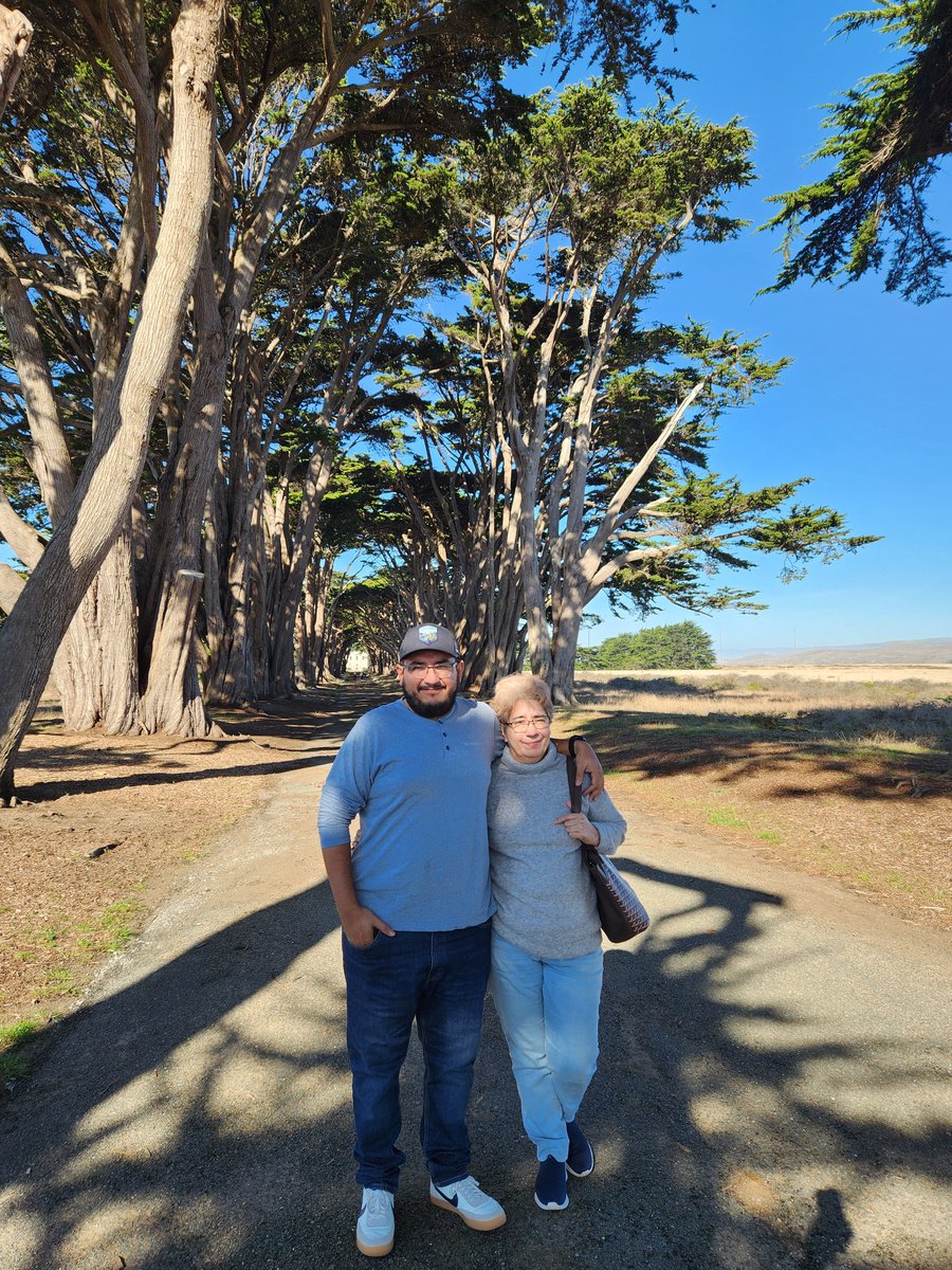 BoboFun32's tweet photo. Con la mamá de los pollitos. 🥰😎 https://t.co/DnutWoy0u9