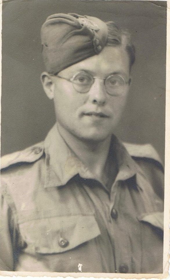JeanieThePixie's tweet photo. With it being #RemembranceSunday, I thought I'd share a pic of my late Dad. He served in the #RoyalEngineers #BombDisposalUnit in #WW2 & served the full 6y. He was always very strict about me wearing a Poppy & observing the 2 minutes silence at 11am. Lest we forget 🙏#TheCenotaph https://t.co/5rtOqVtW7L