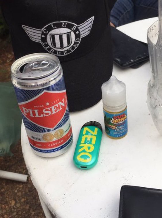 FUMANDO POD Y TOMANDO SMIRNOFF 🏁