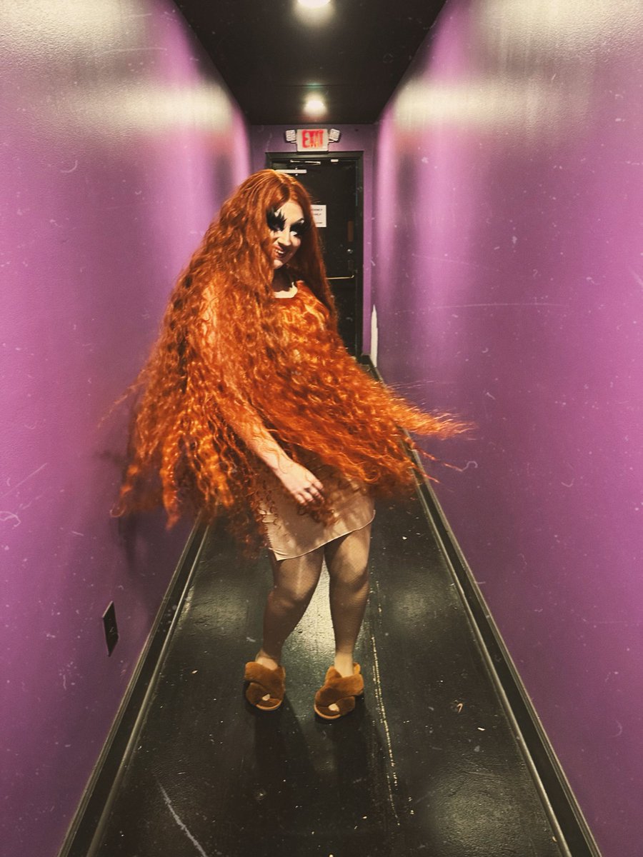 marv_aless's tweet photo. She’s got, she’s got a wig https://t.co/s9adp9c6Za