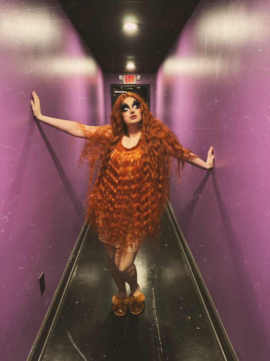 marv_aless's tweet photo. She’s got, she’s got a wig https://t.co/s9adp9c6Za