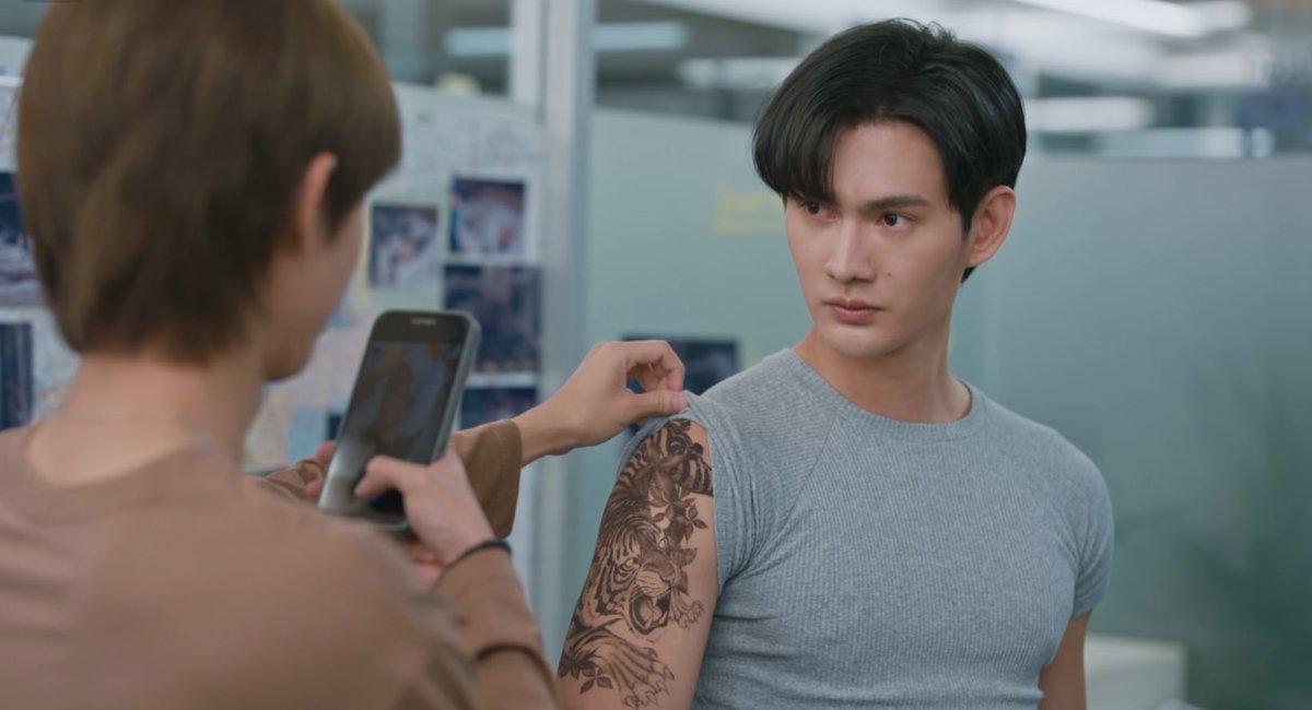 le sacaba una foto para protegerse dios los amo ya quiero ver el otro cap 
SINGSA LATAI EP2
#สิงสาลาตายEP2 #poohpavel