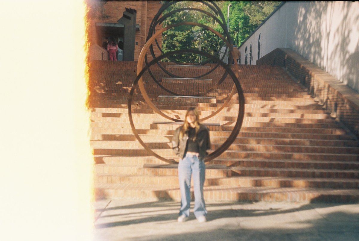 karenvv07's tweet photo. Me comprometo a que la vida siga siendo memorias
La mía en 35mm🎞️💌 https://t.co/IZEp6LcXQv
