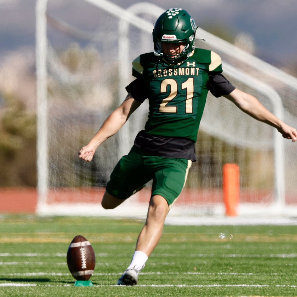 VGP619's tweet image. Grossmont College K Tyler Haley gets the game under way with this kick.