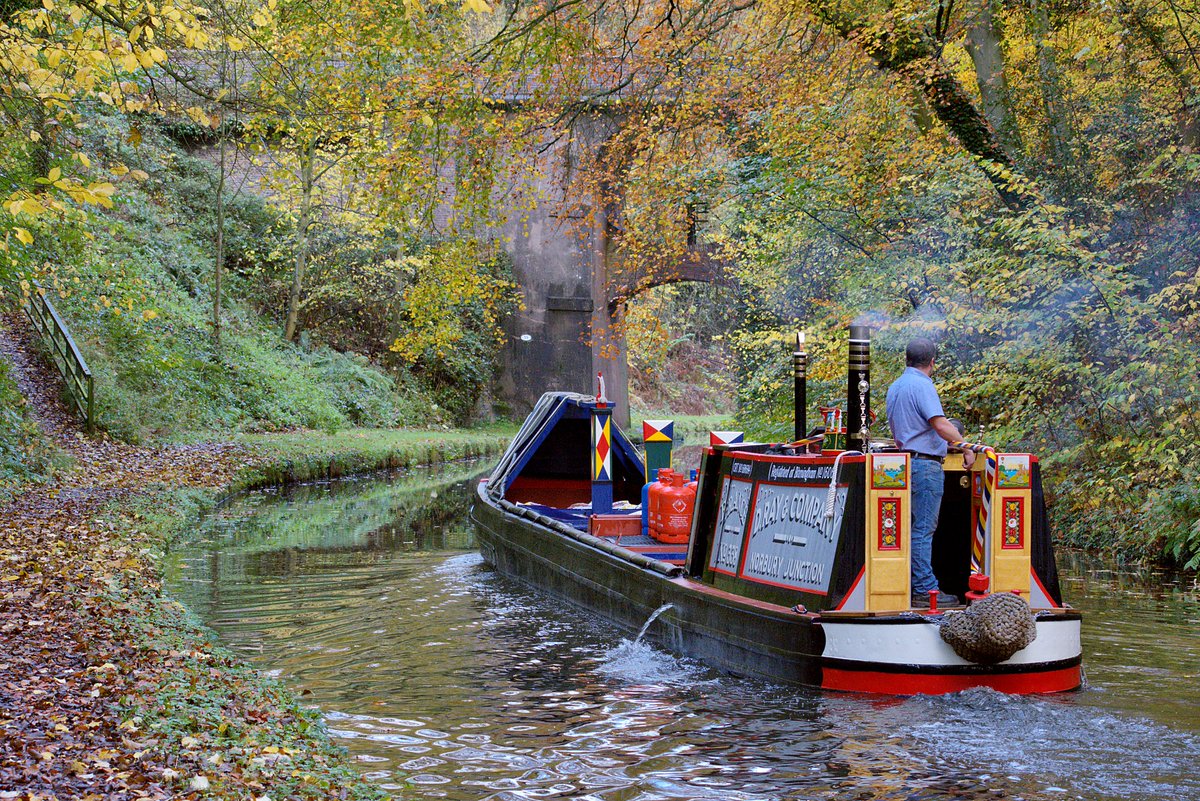 The Shropshire Union Canal is an impressive stretch of water but the #Autumn colours take it to another level! Fuel boat 'France' in Grub St Cutting on Saturday morning.
#chasingtheboats 
#canalphotography 
<a href="/NatHistShips/">National Historic Ships UK</a> 
<a href="/CanalRiverTrust/">Canal & River Trust</a> 
<a href="/CRTWestMidlands/">Canal & River Trust West Midlands</a> 
<a href="/staffslife/">Staffordshire Life</a>