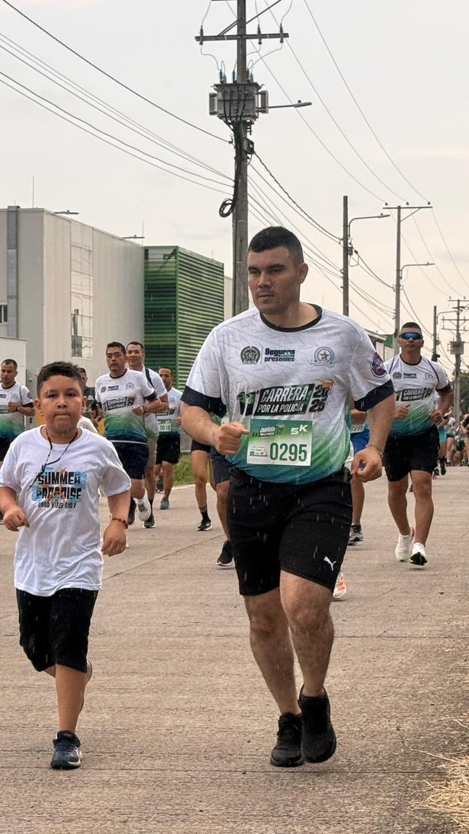 PoliciaNeiva's tweet photo. Momentos inolvidables de la gran #CarreraPorlaPolicía2025 en la capital bambúquera de America 
desde @AosPolicia  seccional Huila agradecimientos a todos los que se unieron y apoyaron esta gran labor social en beneficio de los Policías y sus familias. https://t.co/6Xb8s4Tcxf