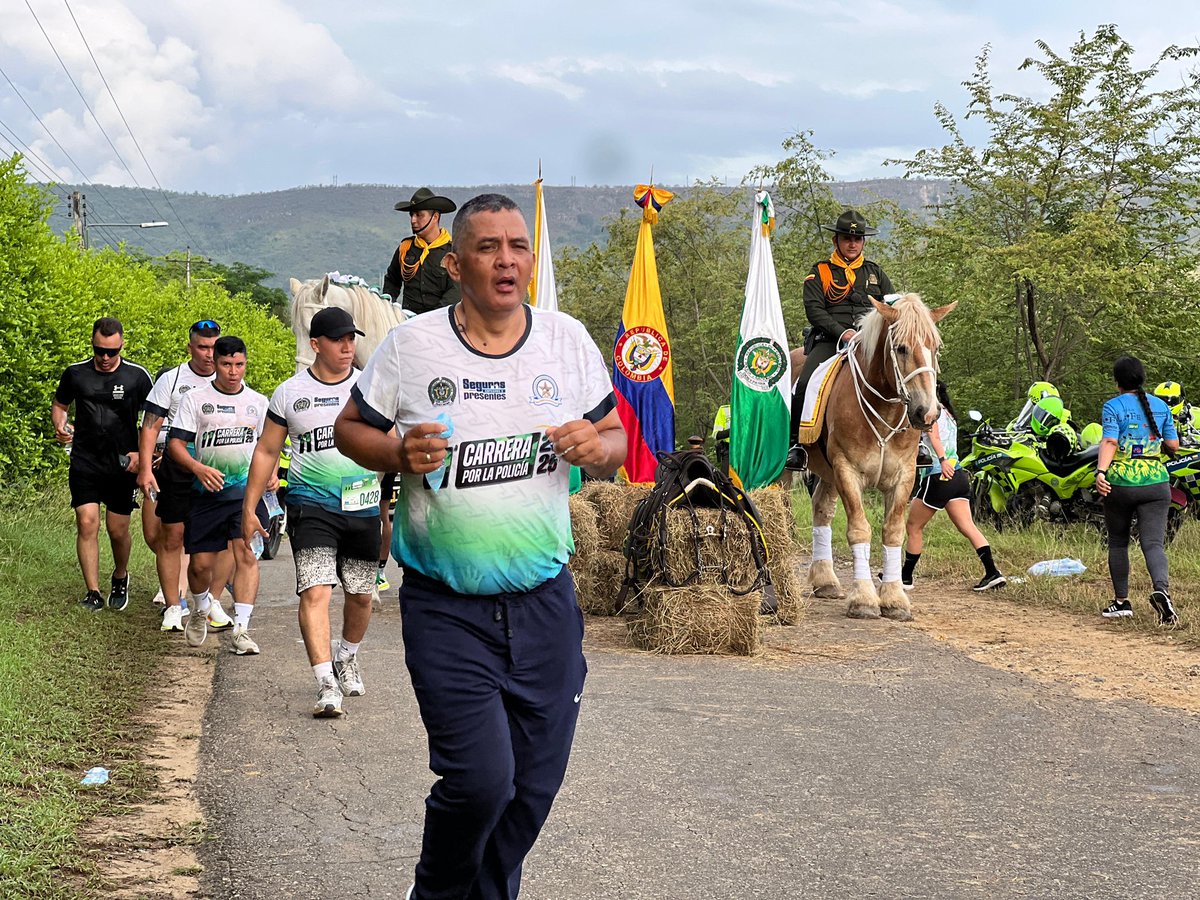 PoliciaNeiva's tweet photo. Momentos inolvidables de la gran #CarreraPorlaPolicía2025 en la capital bambúquera de America 
desde @AosPolicia  seccional Huila agradecimientos a todos los que se unieron y apoyaron esta gran labor social en beneficio de los Policías y sus familias. https://t.co/6Xb8s4Tcxf