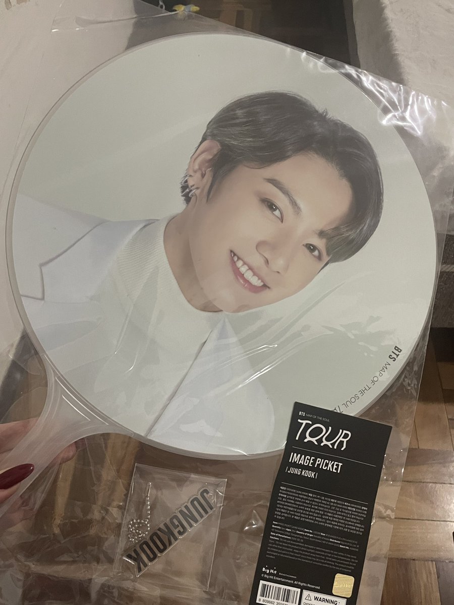junartlc's tweet image. ✨VENDO/VENDA✨

IMAGE PICKET JUNGKOOK TOUR

R$250 (NOVO PREÇO)

Chamar na dm para mais informações