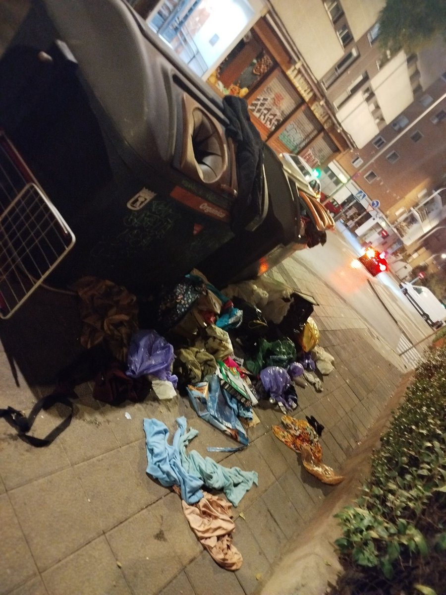 supertoliga's tweet photo. Hoy, le pedí a la virgen de la Almudena, un barrio limpio, pero debe ser que la cuota de milagros se le acabaron con la ambulancia de Ayuso. @Lineamadrid Arroyo del Olivar 8 https://t.co/yE70z337a6