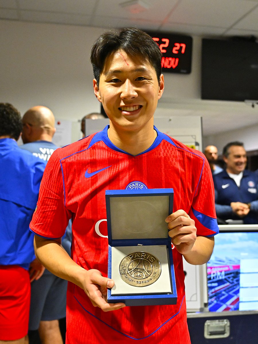PSG_inside tweet picture