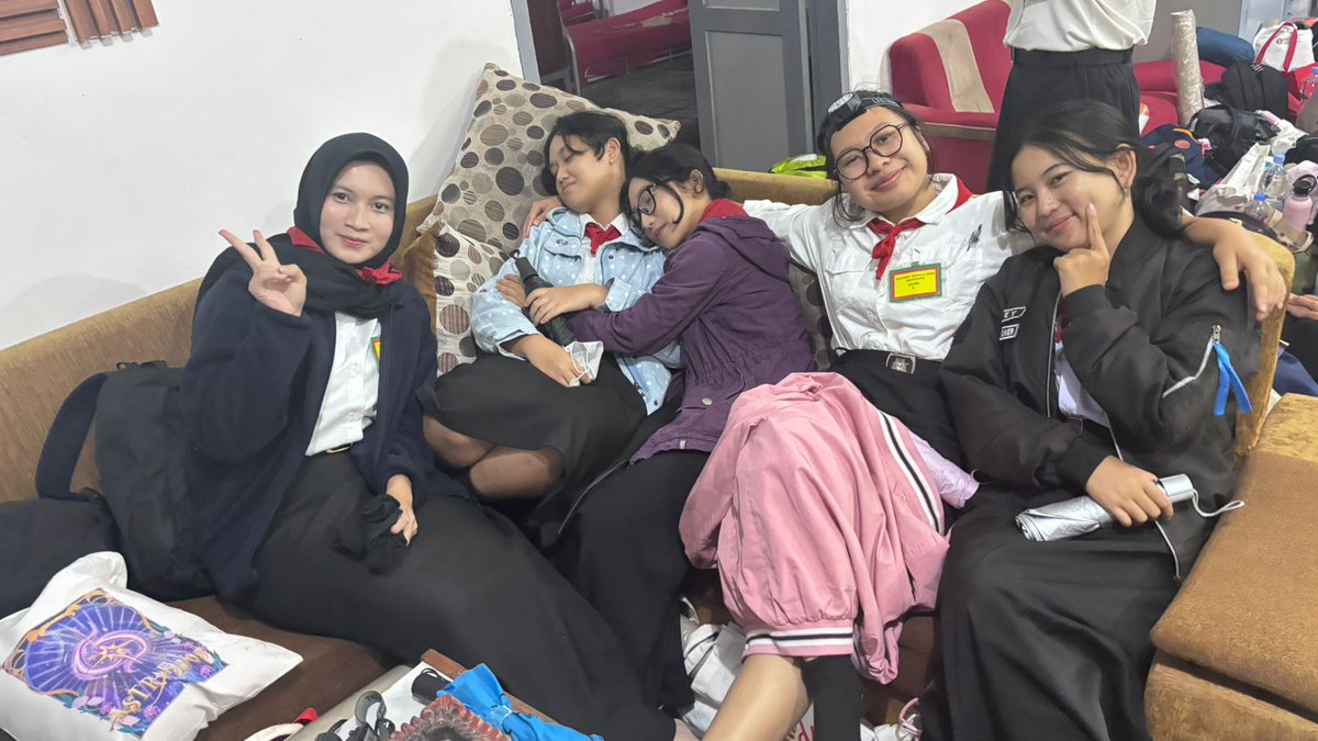 voodietechie's tweet photo. tidur sebelum api unggun https://t.co/LyAbcF9Msq